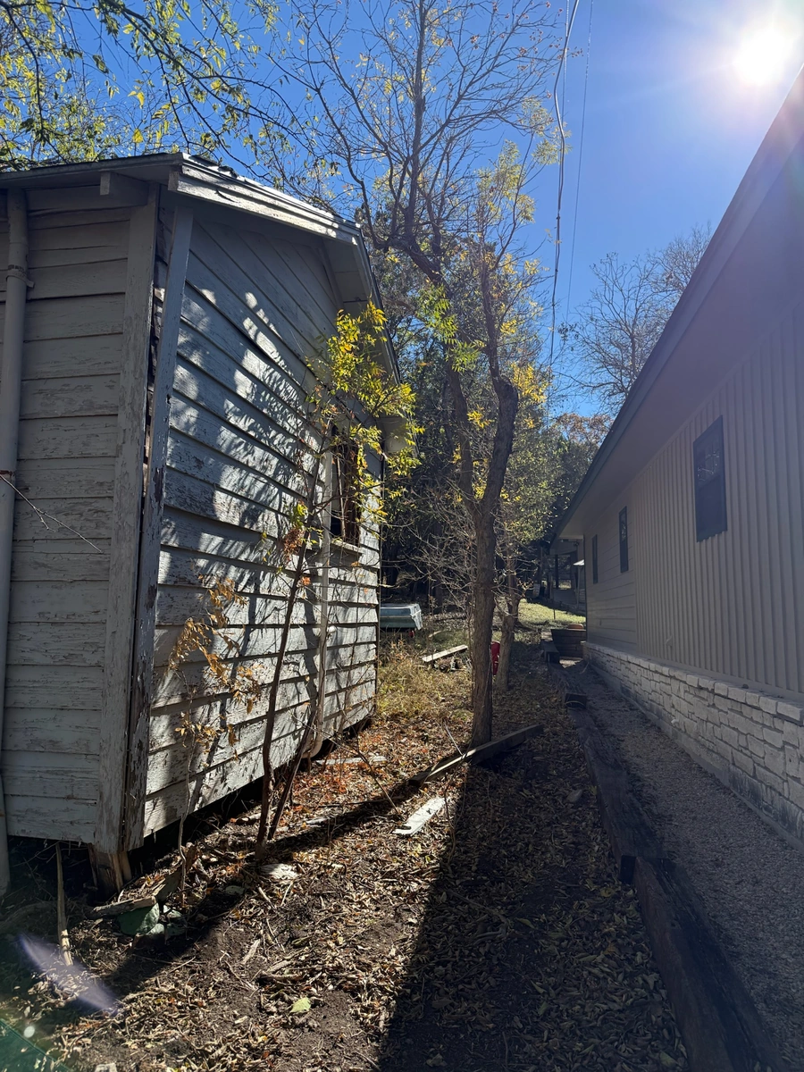 Structure to be demolished at  470 Cade Loop