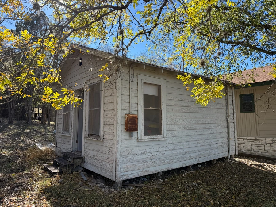 Structure to be demolished at  470 Cade Loop