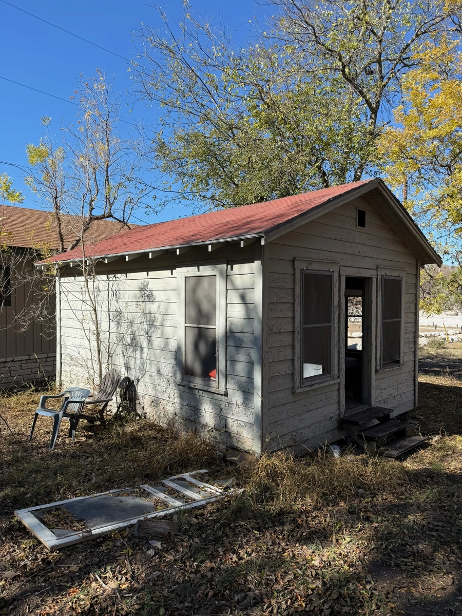 Structure to be demolished at  470 Cade Loop