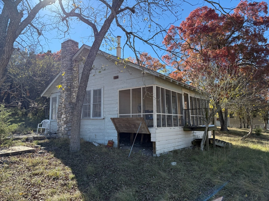 Structure to be demolished at  470 Cade Loop