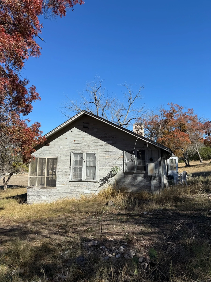 Structure to be demolished at  470 Cade Loop