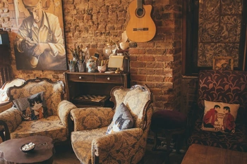 Room with collectables and antiques