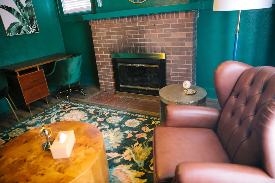 Selva's green therapy room