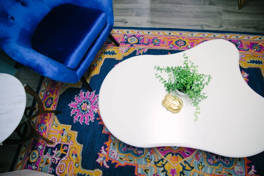 Selva's turquoise therapy room's coffee tabe