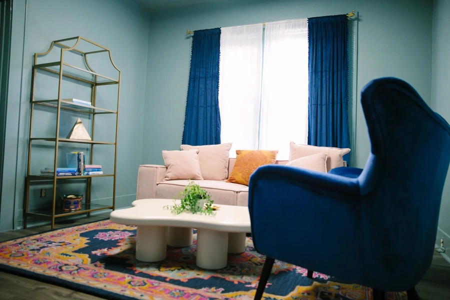 Selva's turquoise therapy room