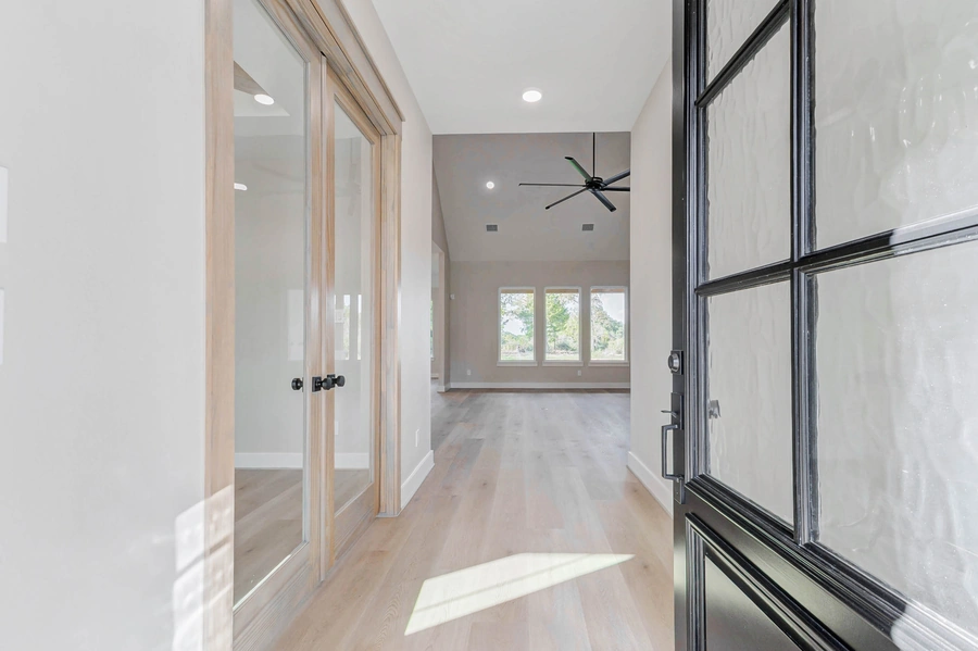 Entry way of Garret Circle Custom Home in Bellville TX