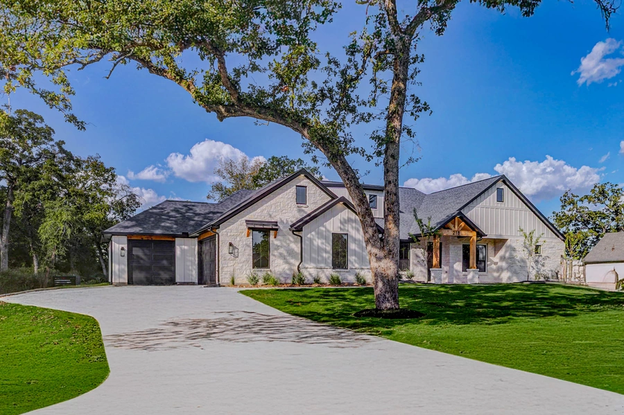 Front of Garret Circle Custom Home in Bellville TX