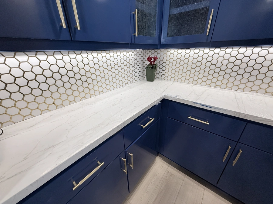 White kitchen countertop with white honeycomb backsplash 