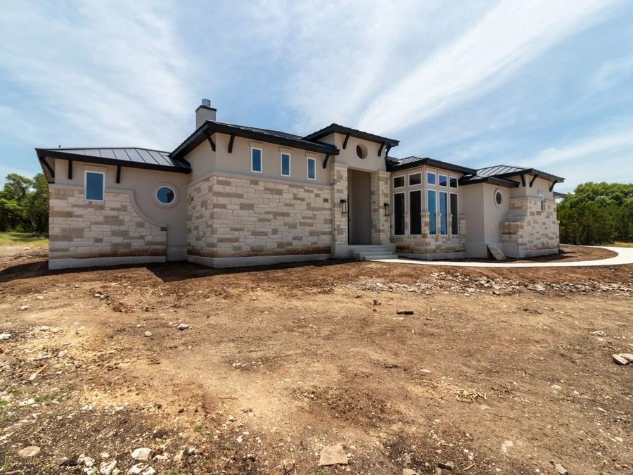 Newly built luxury home by Vintage Luxury Builders